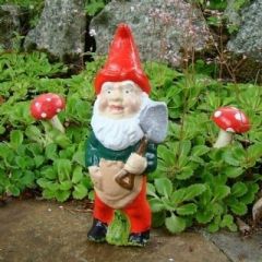 Garden gnome Fredrick by Pixieland